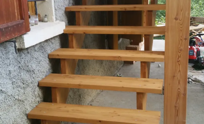  2017 Mai - Terrasse Mélèze sur poteaux + escalier bois à St Bernard du Touvet (Isère - 38), Chambéry, STRUCTURES BOIS & Compagnie