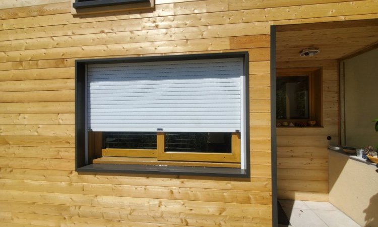 Rénovation thermique d'une façade - Isolation extérieure en laine de bois et remplacement des menuiseries bois à Verel Pragondran près de Chambéry (Savoie - 73)