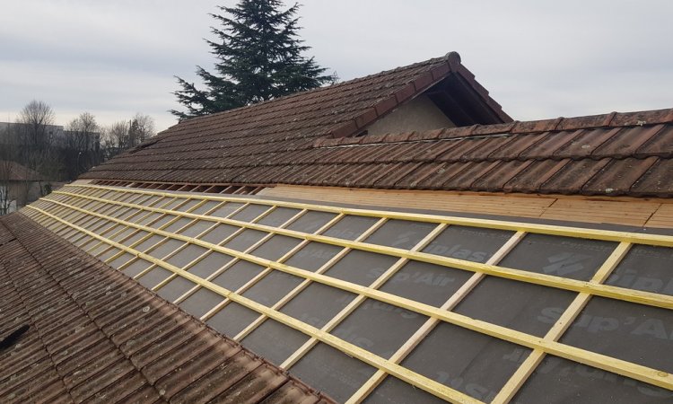 Dépose de couverture, Installation d’un écran de sous toiture et pose de fenêtres de toit à Aix les Bains (Savoie -73)