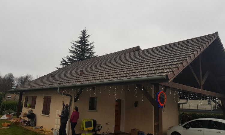 Dépose de couverture, Installation d’un écran de sous toiture et pose de fenêtres de toit à Aix les Bains (Savoie -73)